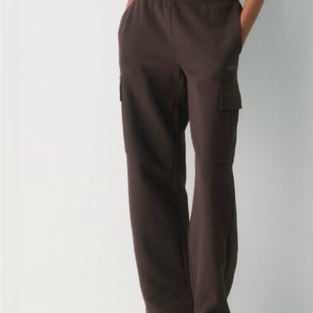 Aritzia Cozy sweatfleece Mega Cargo Sweatpant